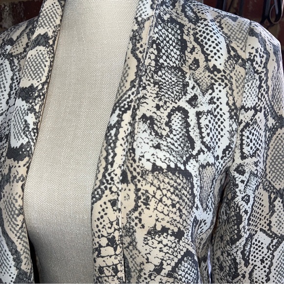 The Limited Women's Size XS Open Front Lightweight 3/4 Sleeve Cardigan NWT - Picture 7 of 11